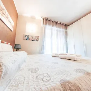 casa-luca-wifi-parcheggio.hotelitalianriviera.com/